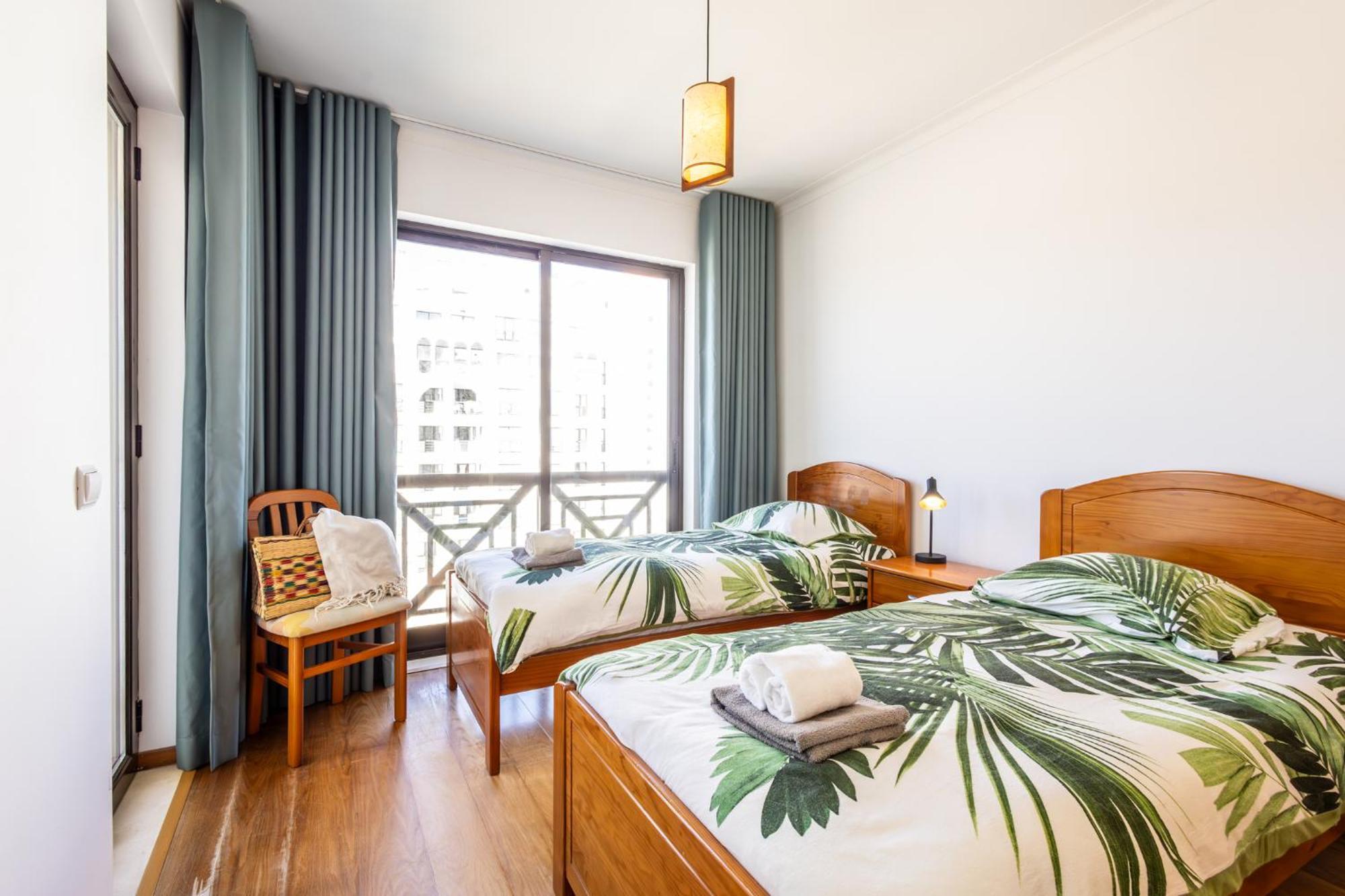 Beachfront 3Bdr Apt On Marginal Boulevard Сан-Мартинью-ду-Порту Экстерьер фото