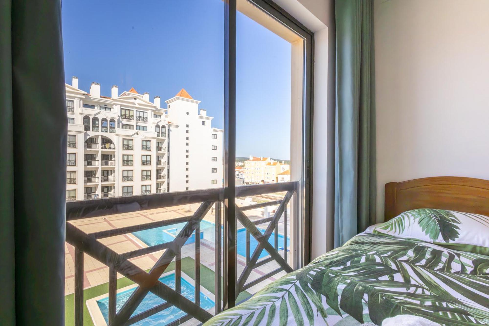 Beachfront 3Bdr Apt On Marginal Boulevard Сан-Мартинью-ду-Порту Экстерьер фото