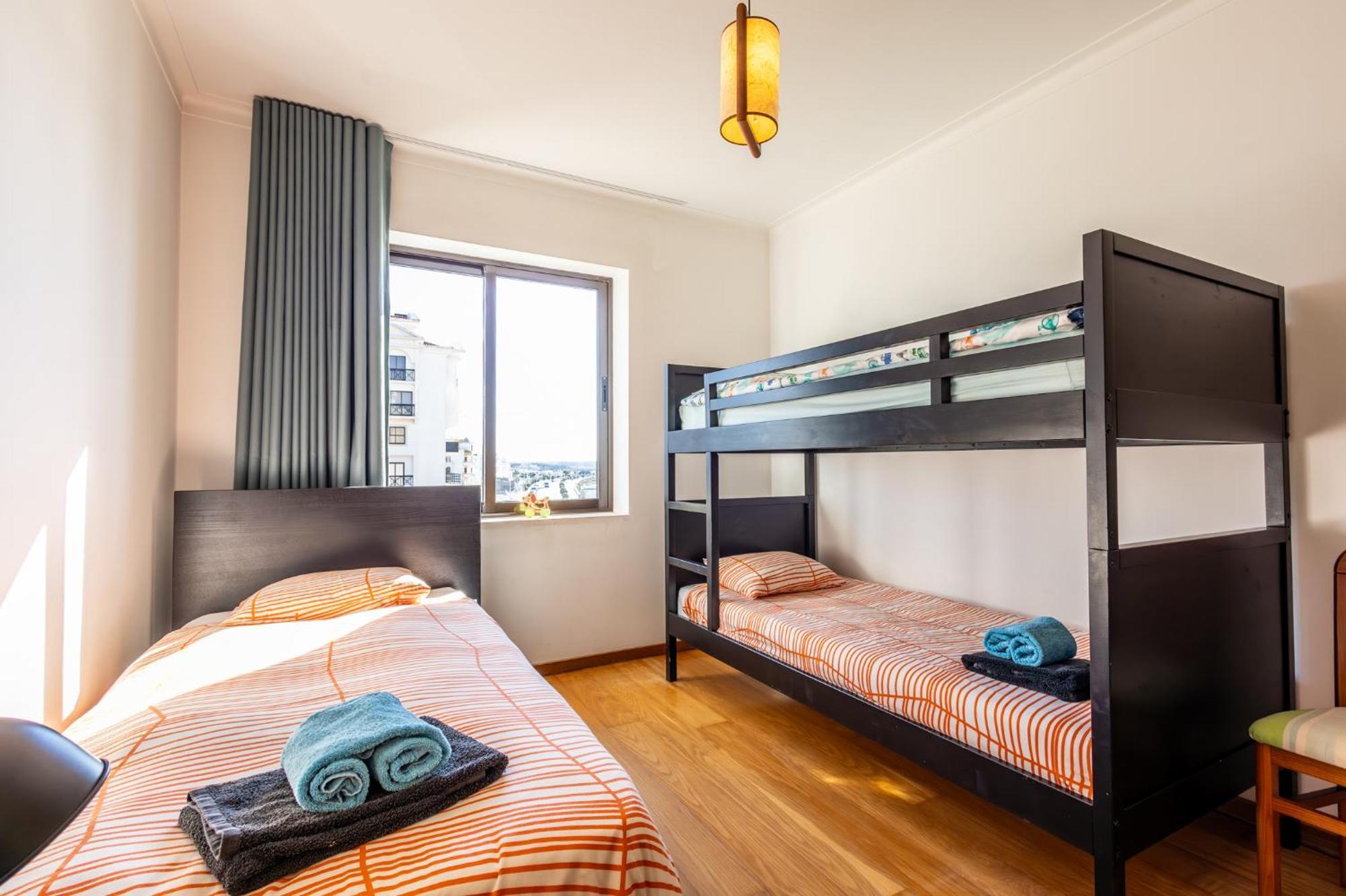 Beachfront 3Bdr Apt On Marginal Boulevard Сан-Мартинью-ду-Порту Экстерьер фото